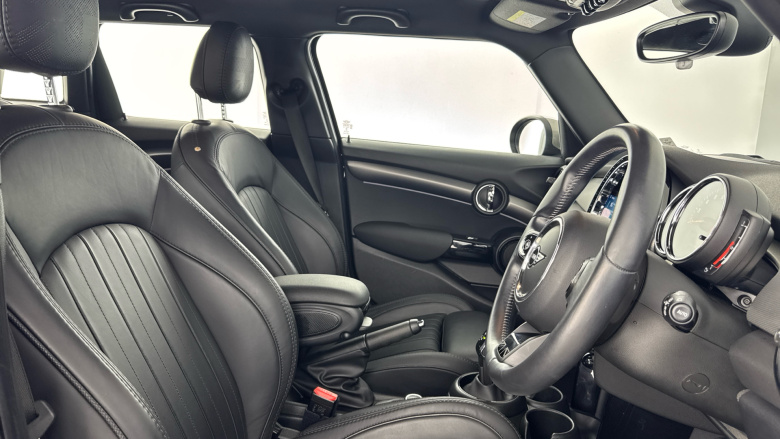 MINI Hatchback 1.5 Cooper Exclusive Premium 5dr Auto Petrol Hatchback